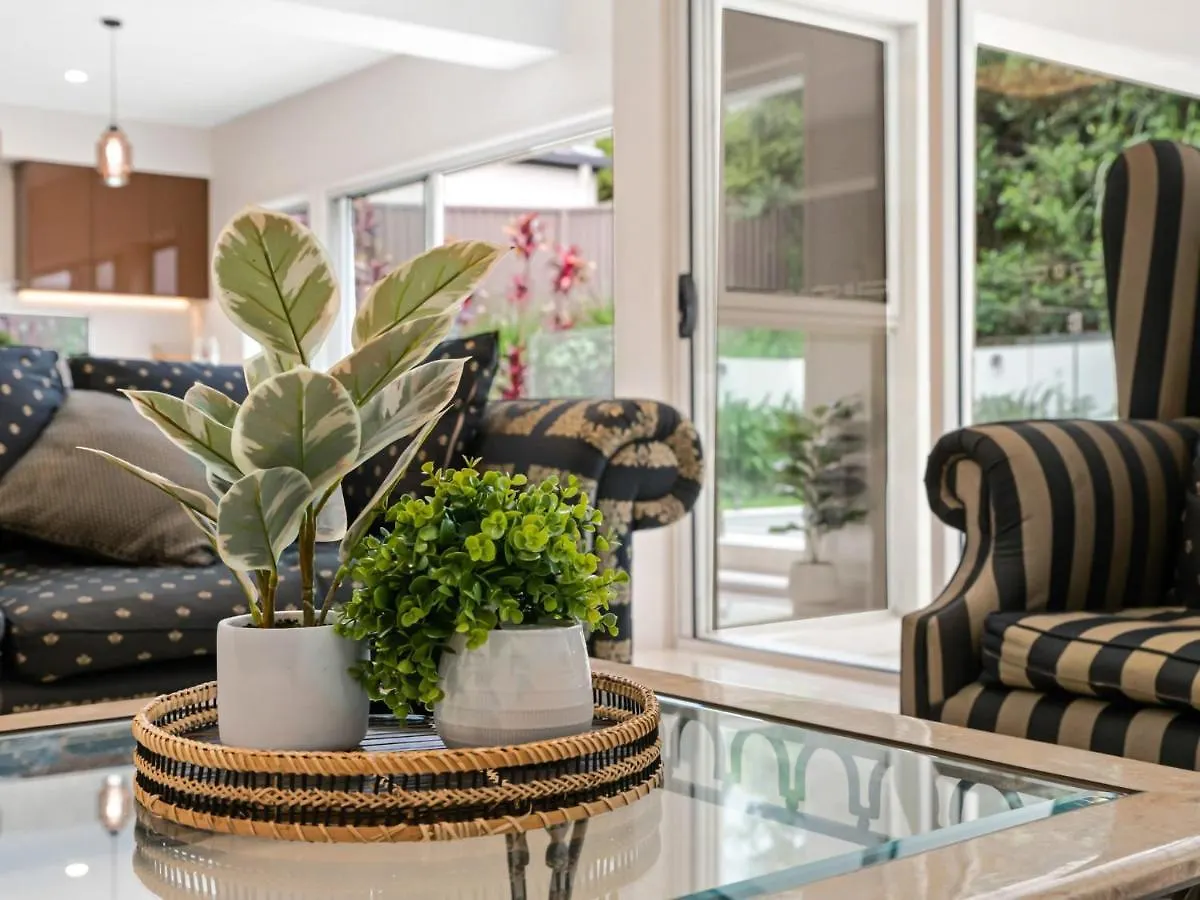 Luxury Hilltop Brand-New 5Bd Holiday Home Brisbane