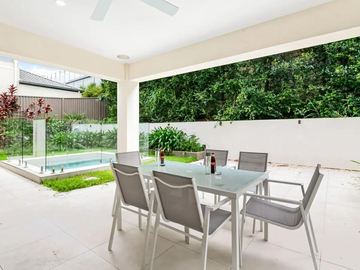 Luxury Hilltop Brand-New 5Bd Holiday Home Brisbane