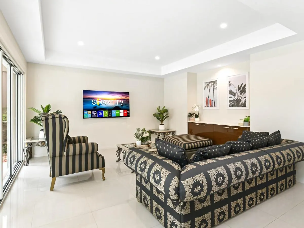 Luxury Hilltop Brand-New 5Bd Holiday Home Brisbane