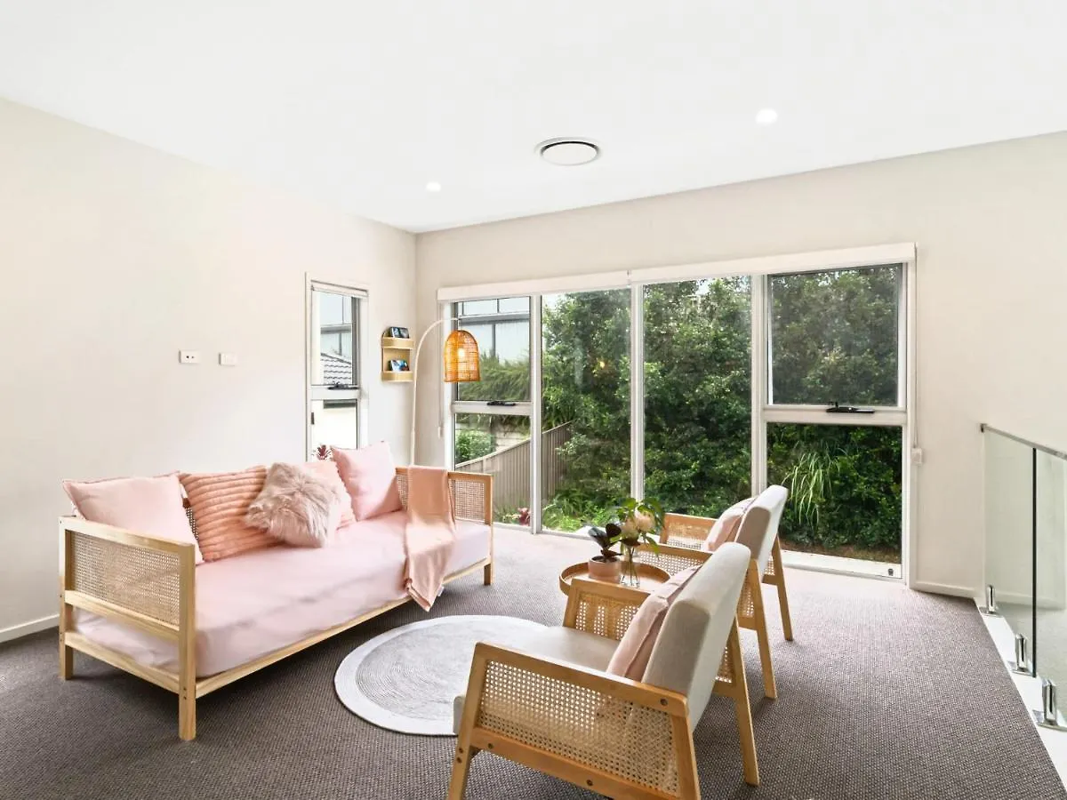 Luxury Hilltop Brand-New 5Bd Holiday Home Brisbane