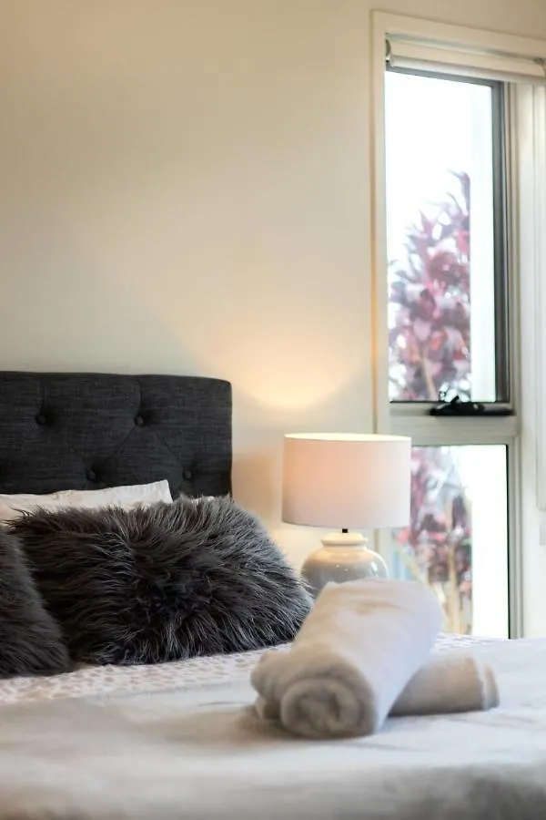 Luxury Hilltop Brand-New 5Bd Holiday Home Brisbane