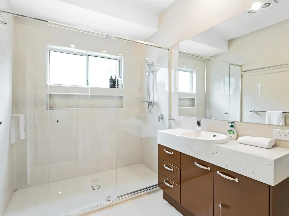 Luxury Hilltop Brand-New 5Bd Holiday Home Brisbane